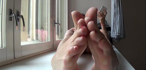  Camilla Moon - My Dirty Smelly Feet